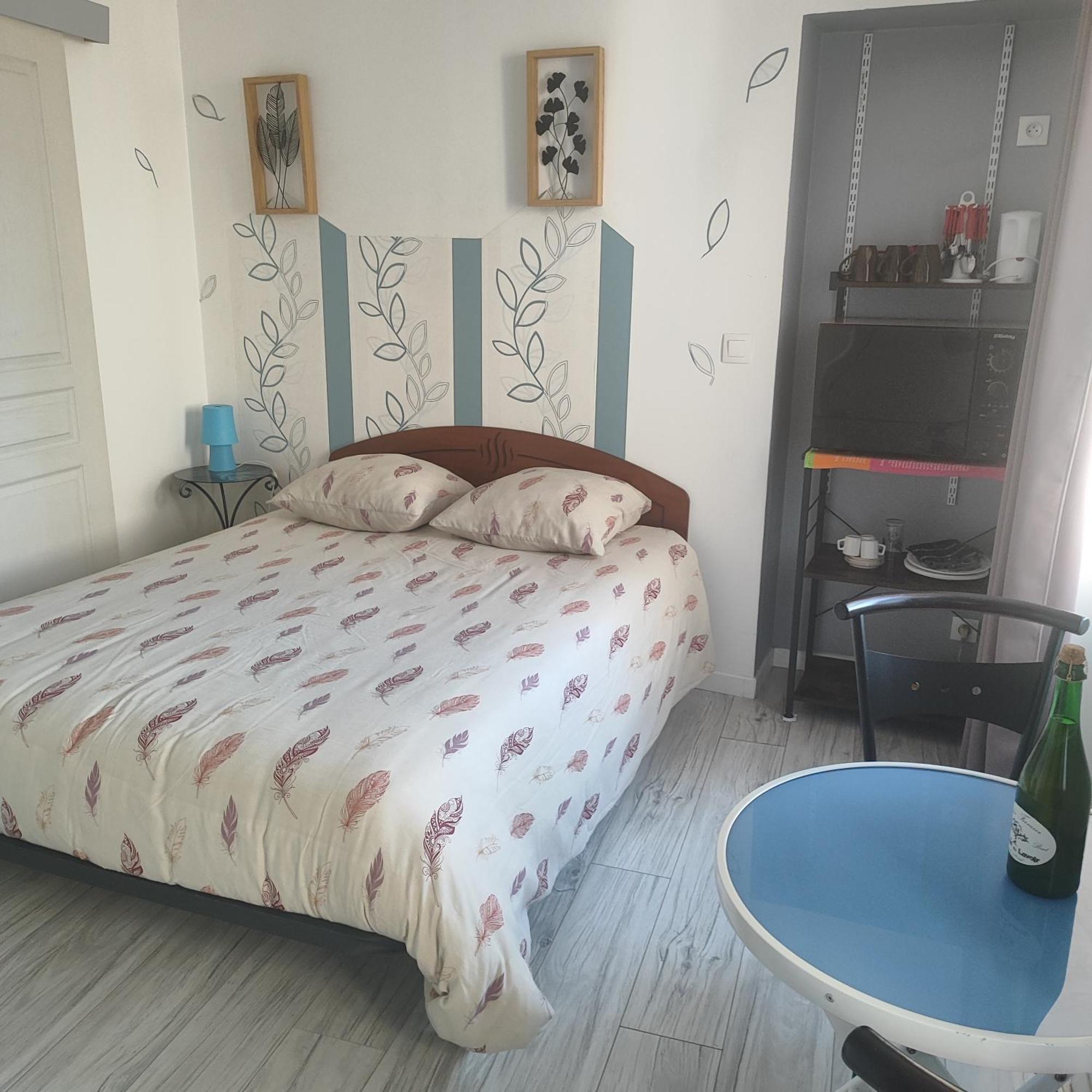 Chambre Pour 2 Personnes A Formigny Rdc Exterior foto